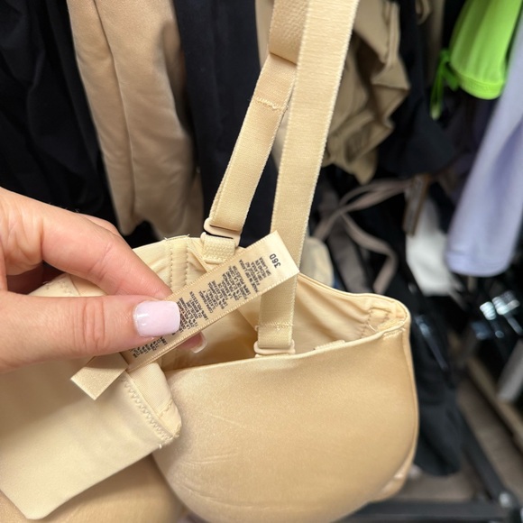 skims ultimate sand bra strapless - Picture 2 of 4